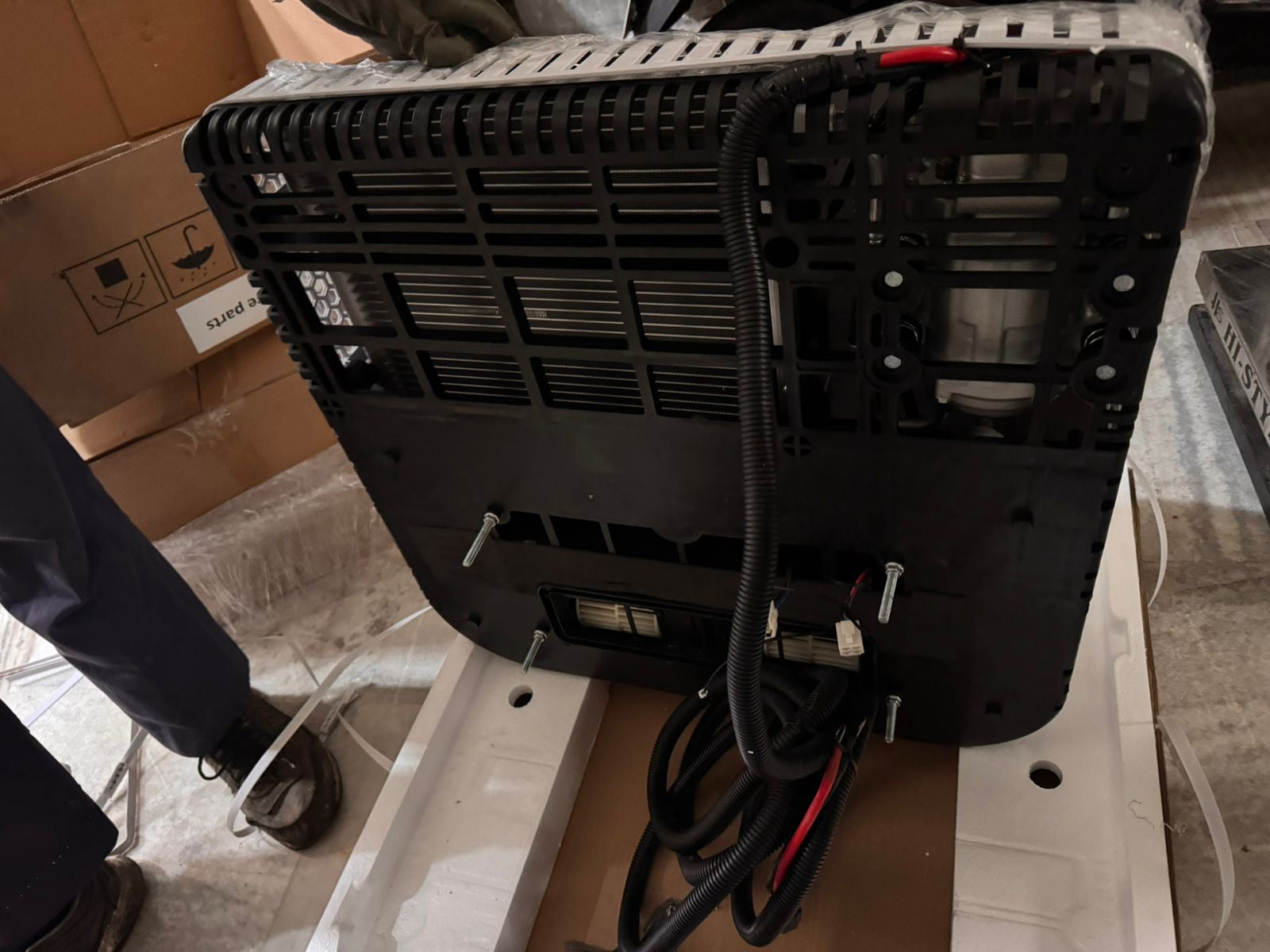 Rooftop Electric AC for Truck/ Tipper/ Camper/ Poclain