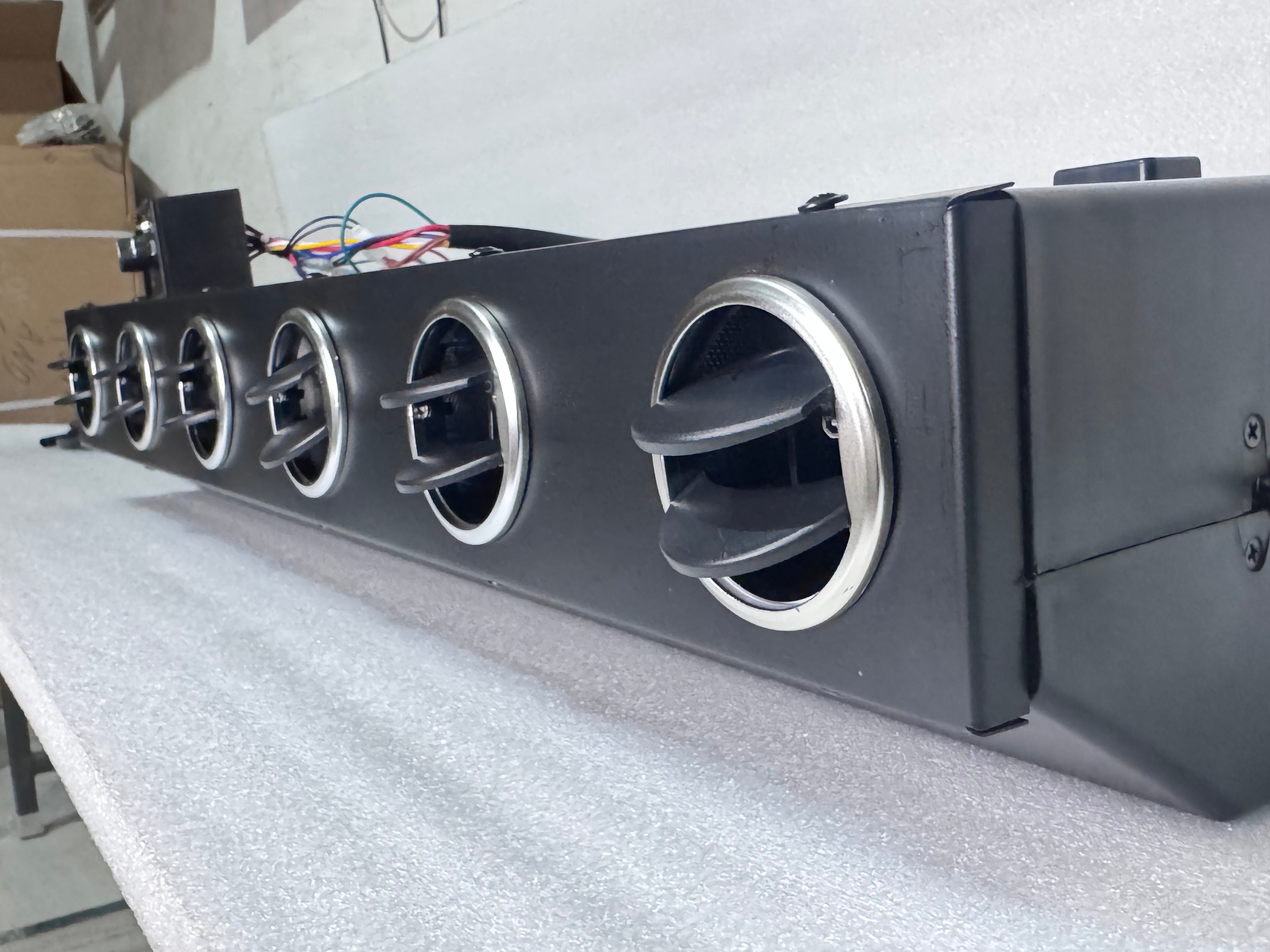 Microbus Universal Evaporator 12V (Heat and Cool)