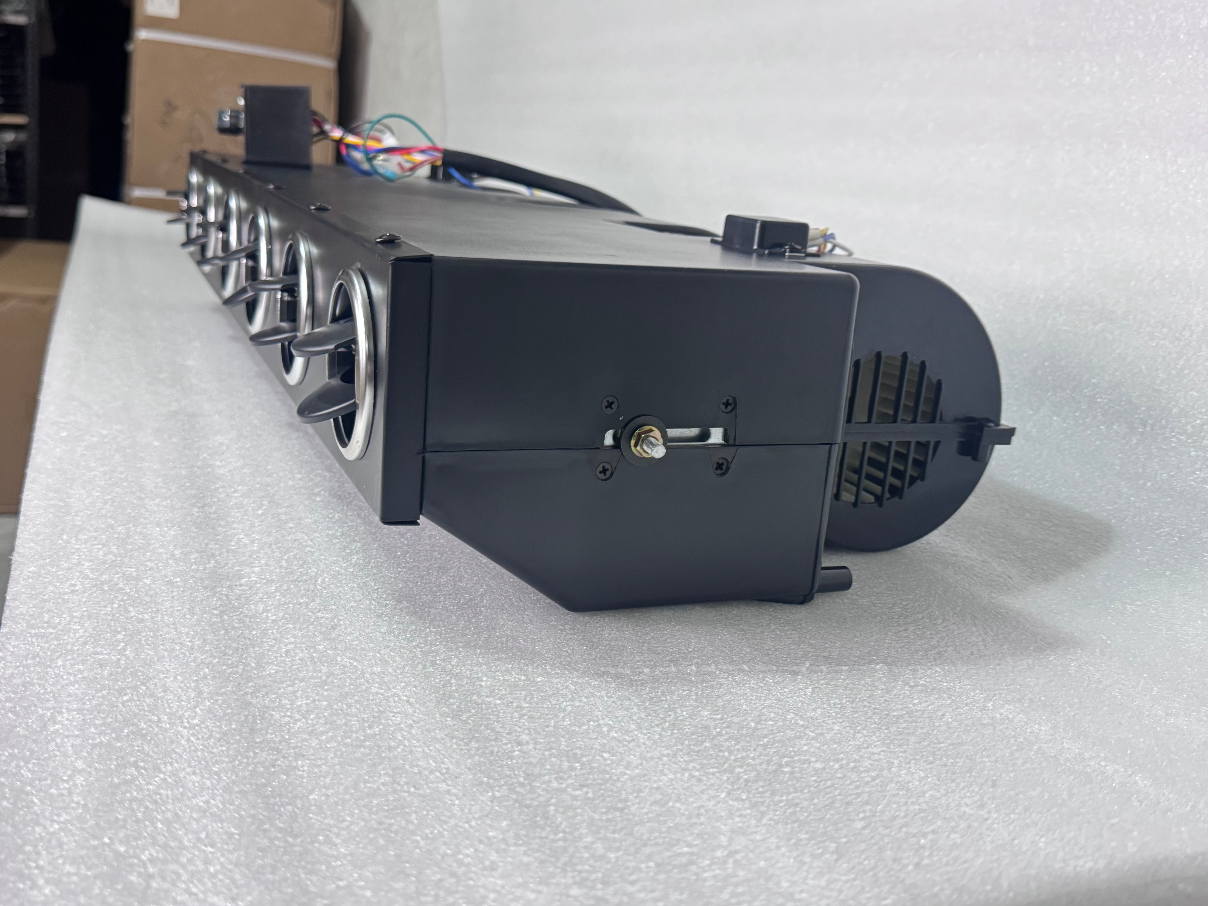 Microbus Universal Evaporator 12V (Heat and Cool)